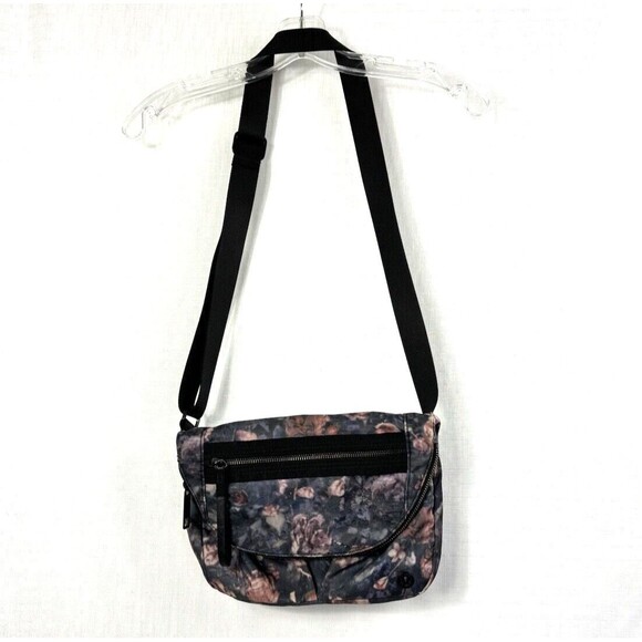 Lululemon Festival Crossbody Bag II 5L Frosted Rose Multi Black Full Zip - Picture 1 of 14